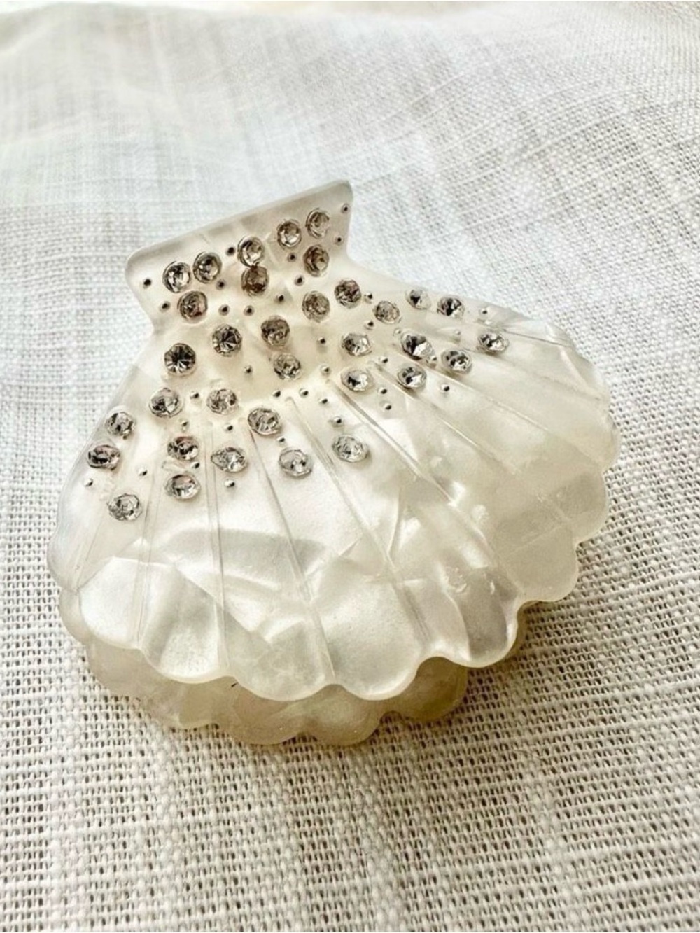NWOT Pearlescent Rhinestone sea shell clam hair claw